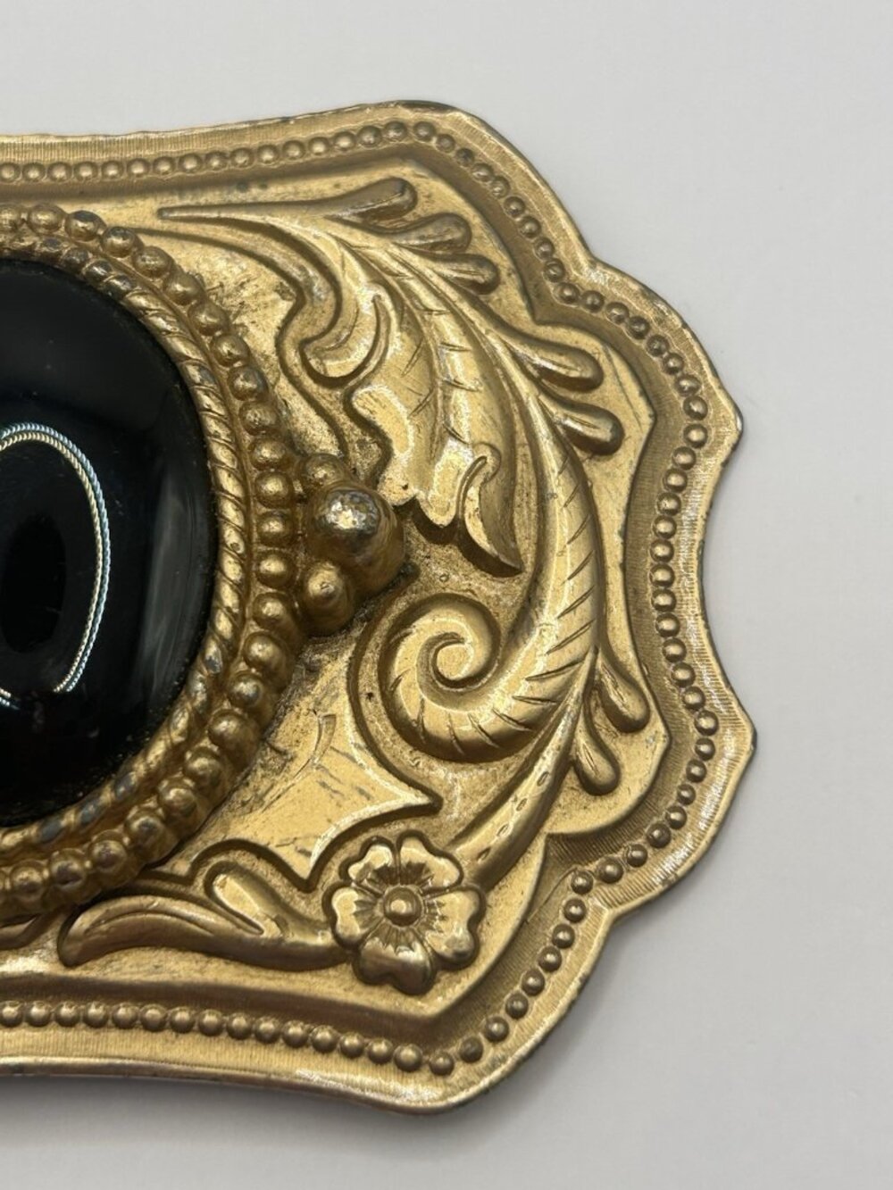 Vintage Gold Tone Belt Buckle Black Cabochon Western Victorian Style Ornate - Picture 3 of 9